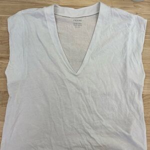 Frame Le High Rise V Neck Tee